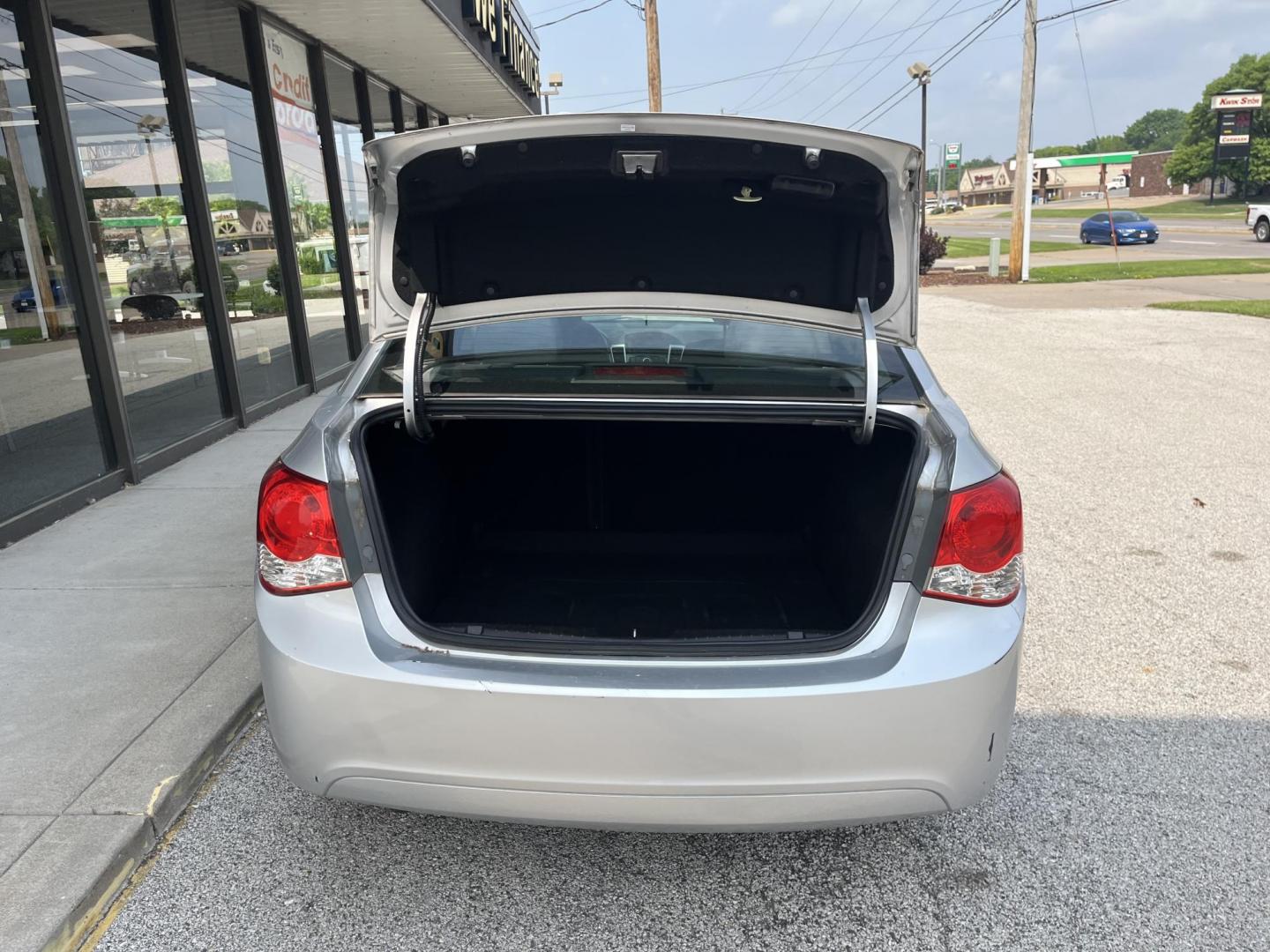 2016 Silver Ice Metallic Chevrolet Cruze Limited LS Auto (1G1PC5SH1G7) with an 1.8L L4 DOHC 16V FFV engine, 6-Speed Automatic transmission, located at 1633 W Kimberly, Davenport, IA, 52806, (563) 323-5341, 41.559456, -90.598732 - Photo#5