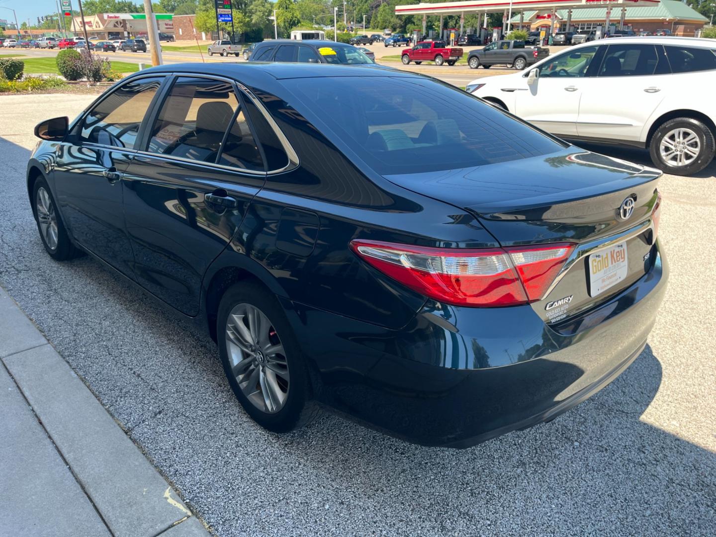 2017 Cosmic Gray Mica Toyota Camry SE (4T1BF1FK4HU) with an 2.5L L4 DOHC 16V engine, 6-Speed Automatic transmission, located at 1633 W Kimberly, Davenport, IA, 52806, (563) 323-5341, 41.559456, -90.598732 - Photo#3
