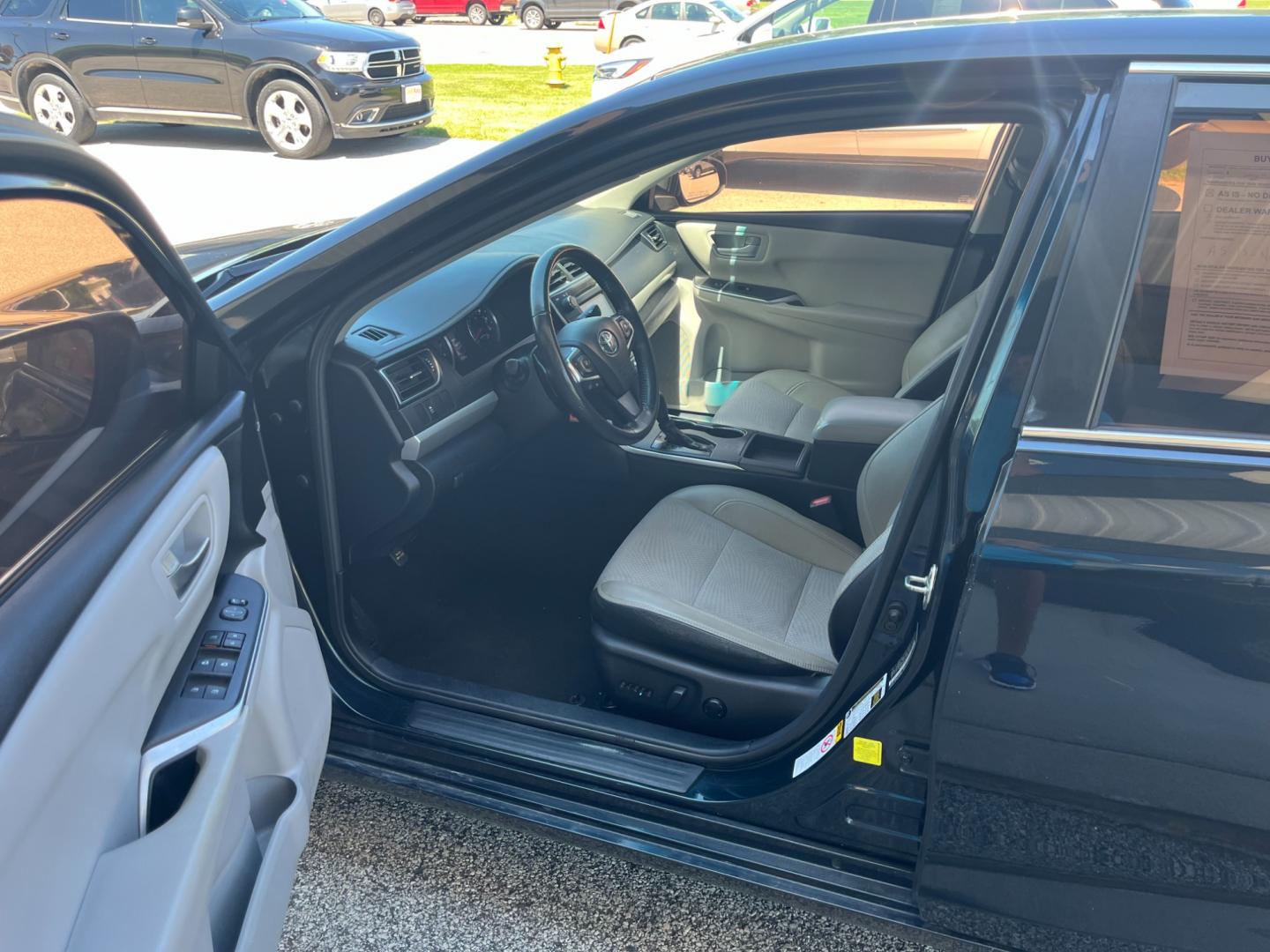 2017 Cosmic Gray Mica Toyota Camry SE (4T1BF1FK4HU) with an 2.5L L4 DOHC 16V engine, 6-Speed Automatic transmission, located at 1633 W Kimberly, Davenport, IA, 52806, (563) 323-5341, 41.559456, -90.598732 - Photo#8