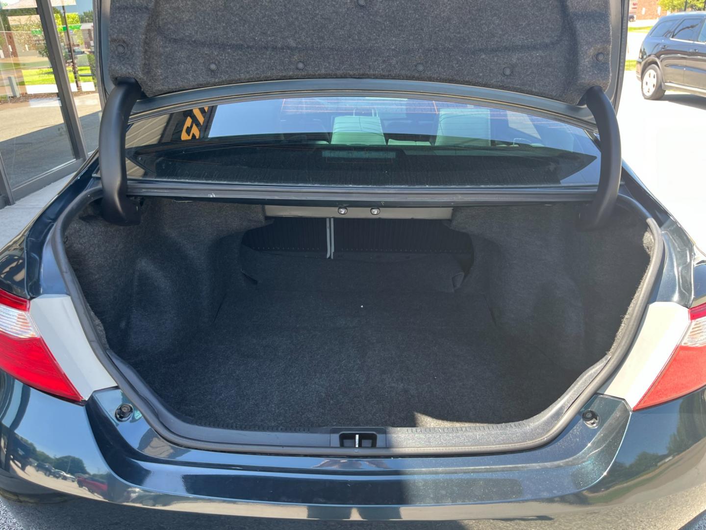 2017 Cosmic Gray Mica Toyota Camry SE (4T1BF1FK4HU) with an 2.5L L4 DOHC 16V engine, 6-Speed Automatic transmission, located at 1633 W Kimberly, Davenport, IA, 52806, (563) 323-5341, 41.559456, -90.598732 - Photo#5