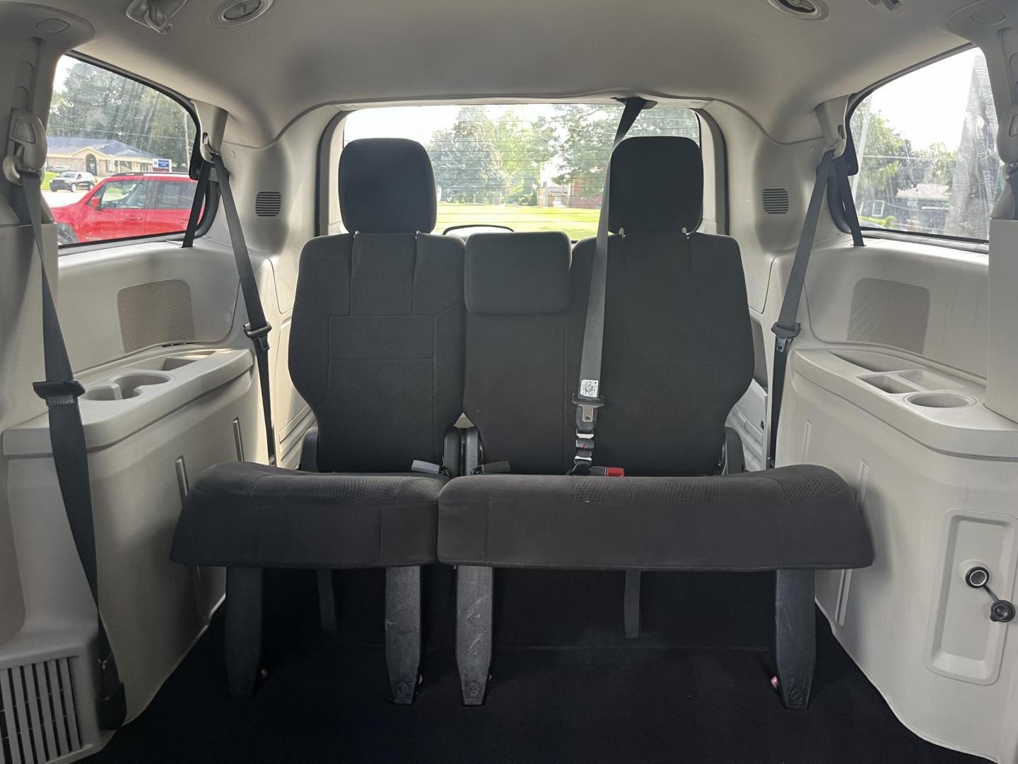 2012 Redline 2 Coat Pearl Dodge Grand Caravan SE (2C4RDGBG4CR) with an 3.6L V6 DOHC 24V engine, 6-Speed Automatic transmission, located at 1633 W Kimberly, Davenport, IA, 52806, (563) 323-5341, 41.559456, -90.598732 - Photo#9