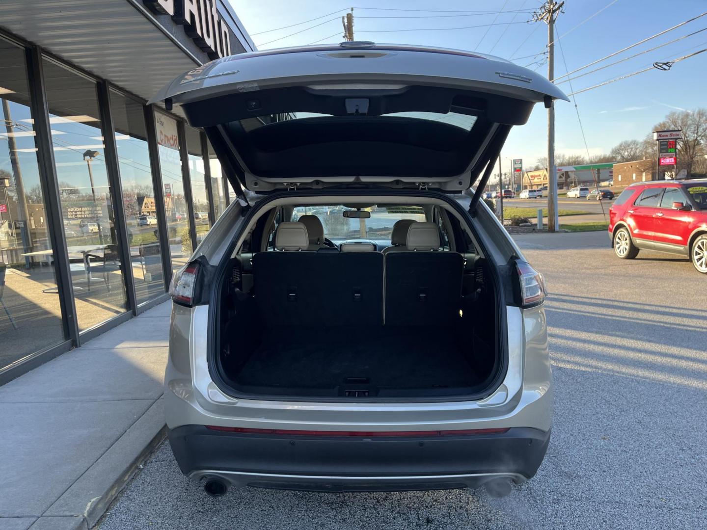 2017 White Gold Metallic Ford Edge SEL AWD (2FMPK4J93HB) with an 2.0L L4 DOHC 16V engine, 6-Speed Automatic transmission, located at 1633 W Kimberly, Davenport, IA, 52806, (563) 323-5341, 41.559456, -90.598732 - Photo#5