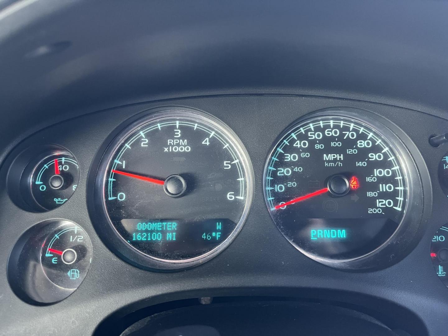 2010 White Diamond Chevrolet Avalanche LTZ 4WD (3GNVKGE04AG) with an 5.3L V8 OHV 16V FFV engine, 4-Speed Automatic transmission, located at 1633 W Kimberly, Davenport, IA, 52806, (563) 323-5341, 41.559456, -90.598732 - Photo#6