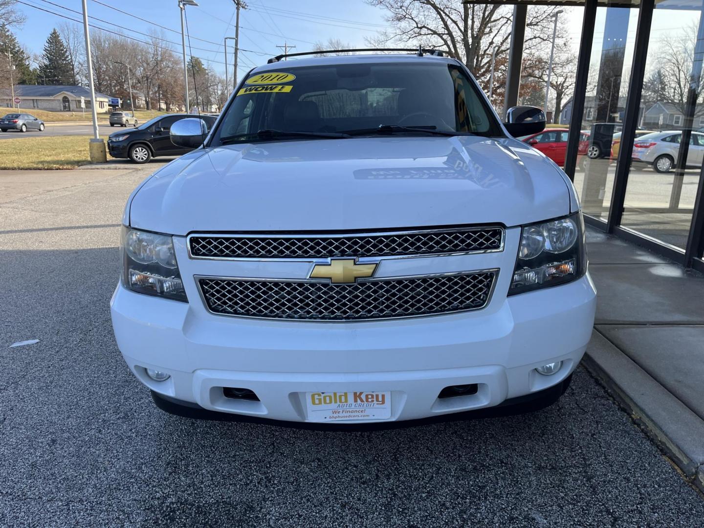 2010 White Diamond Chevrolet Avalanche LTZ 4WD (3GNVKGE04AG) with an 5.3L V8 OHV 16V FFV engine, 4-Speed Automatic transmission, located at 1633 W Kimberly, Davenport, IA, 52806, (563) 323-5341, 41.559456, -90.598732 - Photo#1