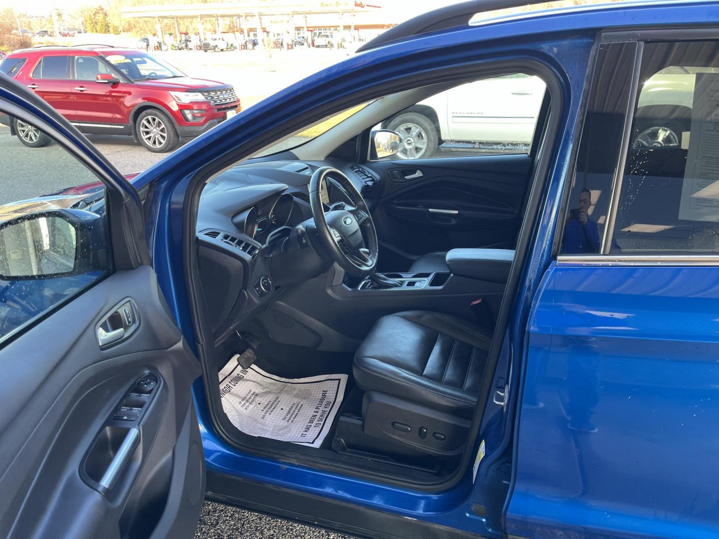 2017 Lightning Blue Metallic Ford Escape SE FWD (1FMCU0GD8HU) with an 1.5L L4 DOHC 16V engine, 6-Speed Automatic transmission, located at 1633 W Kimberly, Davenport, IA, 52806, (563) 323-5341, 41.559456, -90.598732 - Photo#8