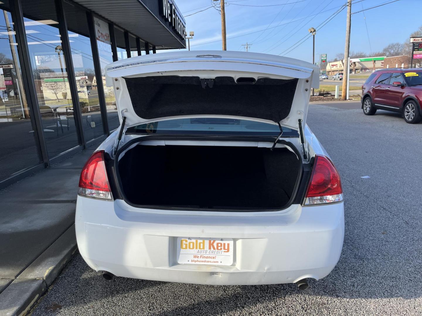 2012 White Chevrolet Impala LT (Fleet) (2G1WG5E38C1) with an 3.6L V6 DOHC 16V FFV engine, 6-Speed Automatic transmission, located at 1633 W Kimberly, Davenport, IA, 52806, (563) 323-5341, 41.559456, -90.598732 - Photo#5