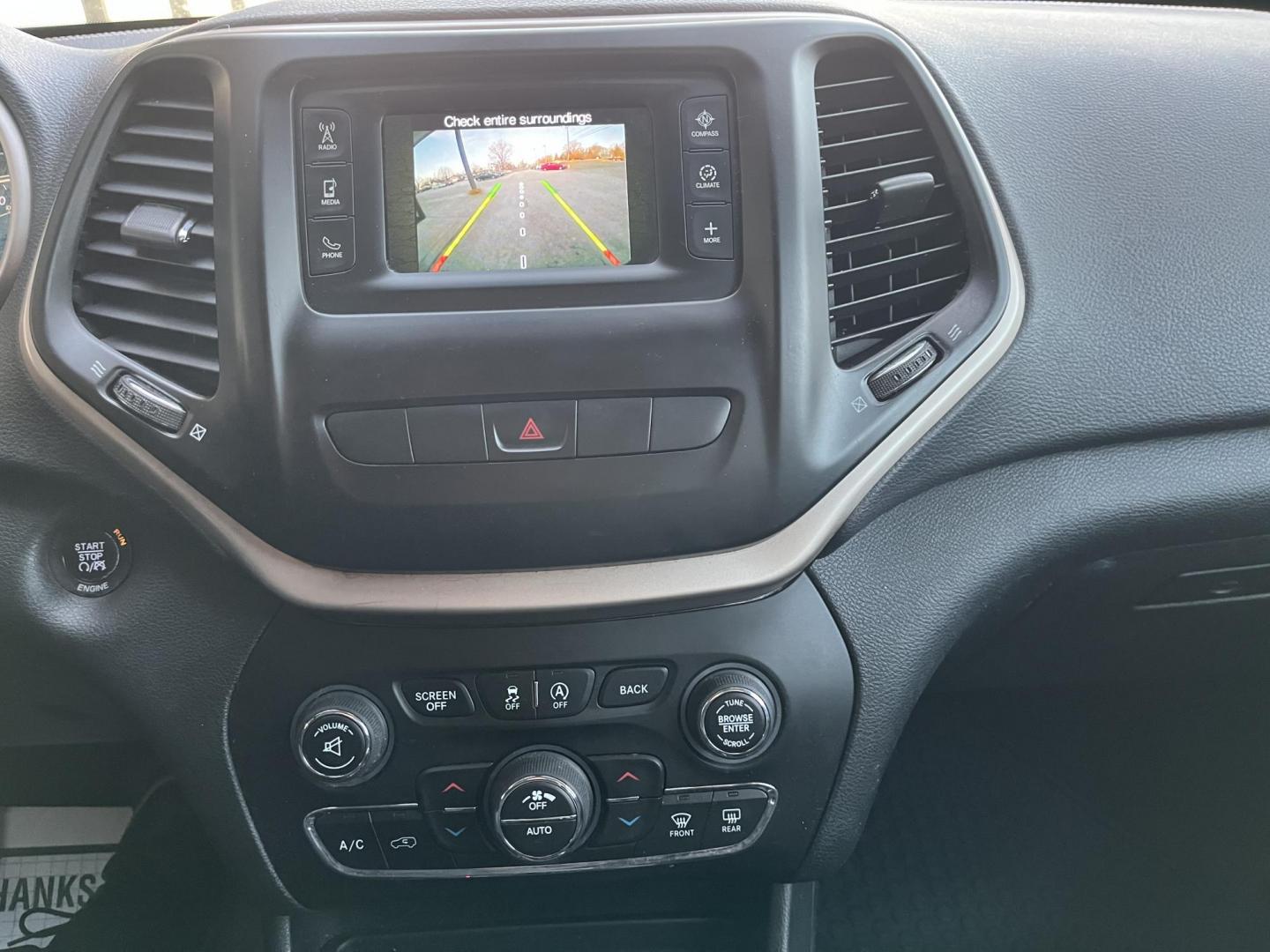 2015 Jeep Cherokee Latitude 4WD (1C4PJMCS7FW) with an 3.2L V6 DOHC 24V engine, 9-Speed Automatic transmission, located at 1633 W Kimberly, Davenport, IA, 52806, (563) 323-5341, 41.559456, -90.598732 - Photo#7