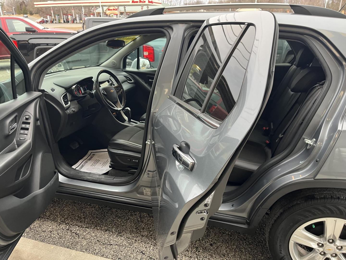 2019 Satin Steel Metallic Chevrolet Trax LT (KL7CJLSB6KB) with an Ecotec 1.4L I-4 DOHC engine, located at 1633 W Kimberly, Davenport, IA, 52806, (563) 323-5341, 41.559456, -90.598732 - Photo#8