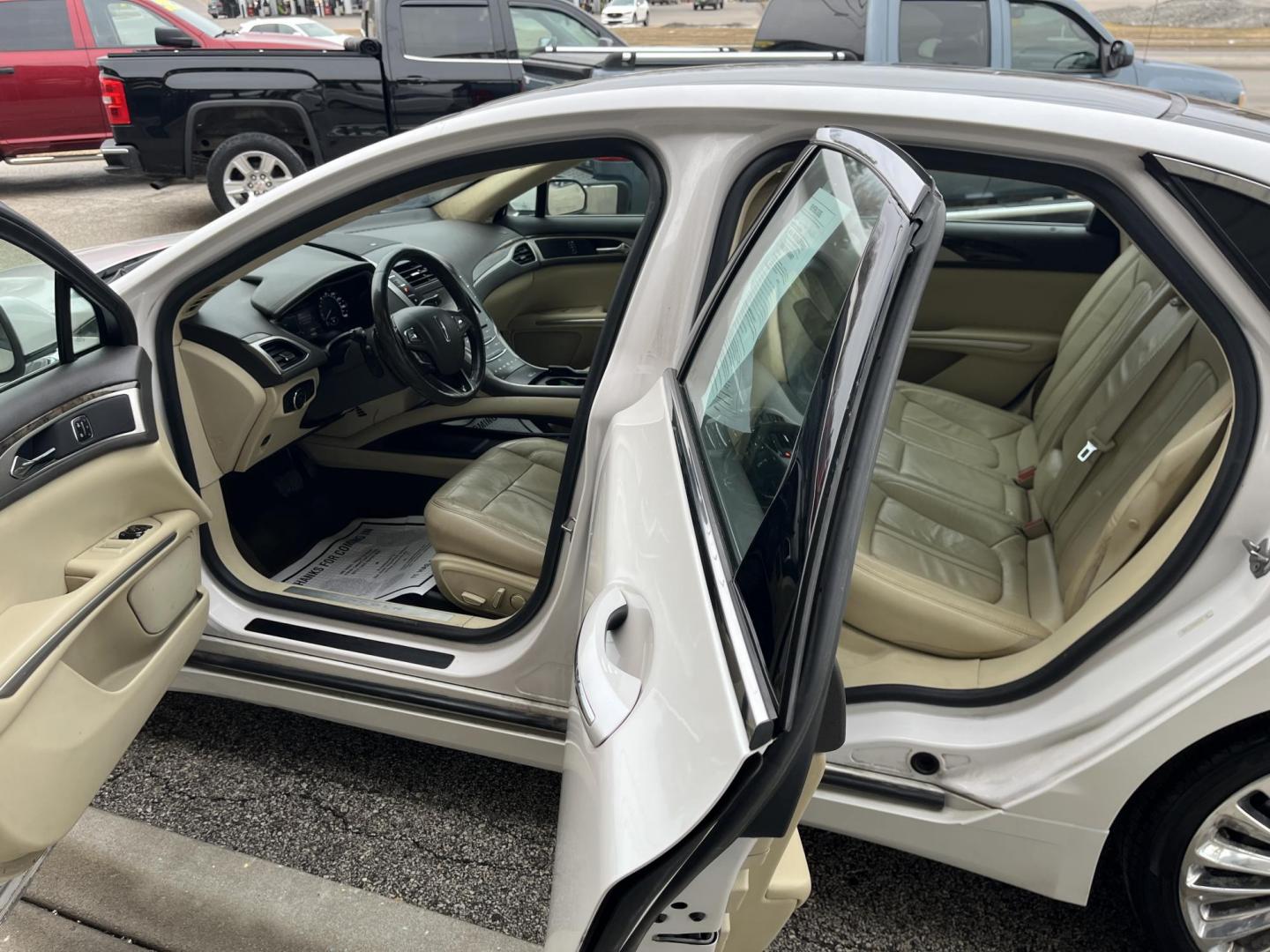2015 Lincoln MKZ AWD (3LN6L2J92FR) with an 2.0L L4 DOHC 16V engine, 6-Speed Automatic transmission, located at 1633 W Kimberly, Davenport, IA, 52806, (563) 323-5341, 41.559456, -90.598732 - Photo#8