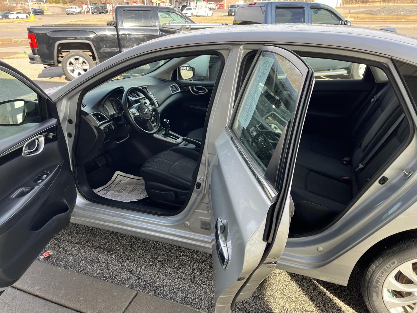 2018 Brilliant Silver Nissan Sentra SV (3N1AB7AP6JY) with an 1.8L I-4 DOHC engine, located at 1633 W Kimberly, Davenport, IA, 52806, (563) 323-5341, 41.559456, -90.598732 - Photo#8