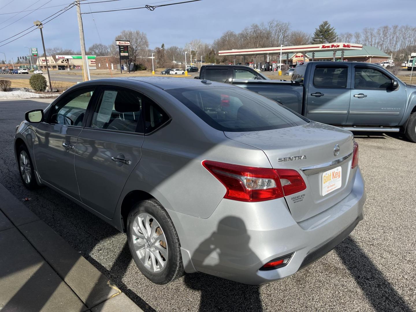 2018 Brilliant Silver Nissan Sentra SV (3N1AB7AP6JY) with an 1.8L I-4 DOHC engine, located at 1633 W Kimberly, Davenport, IA, 52806, (563) 323-5341, 41.559456, -90.598732 - Photo#5