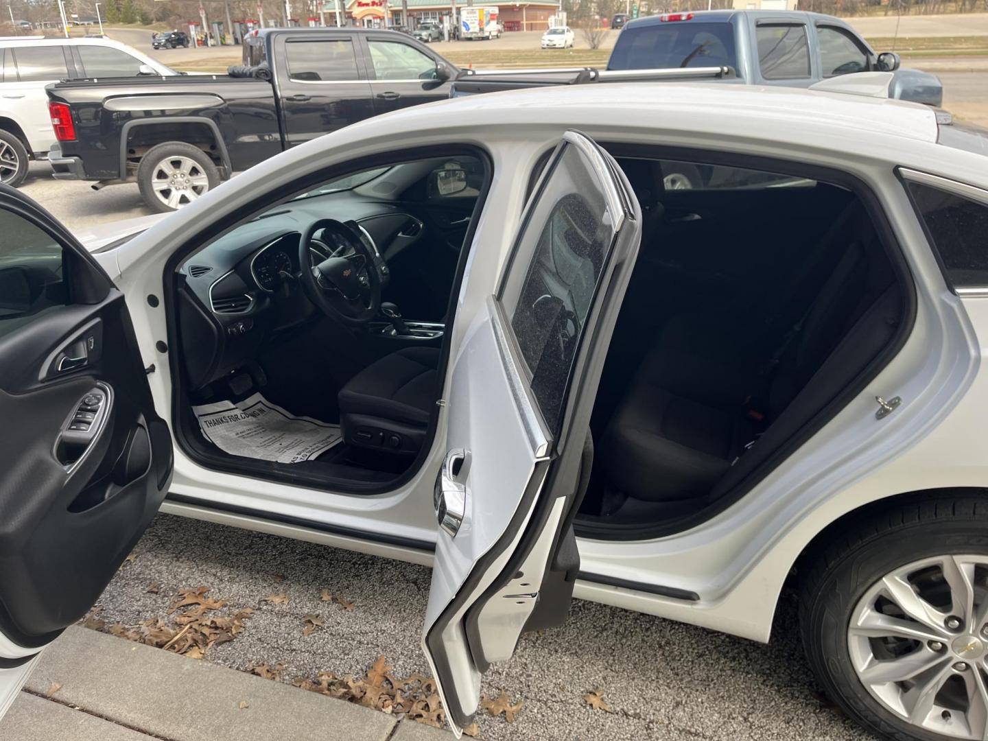 2021 Summit White Chevrolet Malibu FWD LT (1G1ZD5ST4MF) with an ECOTEC 1.5L I-4 gasoline direct injection engine, located at 1633 W Kimberly, Davenport, IA, 52806, (563) 323-5341, 41.559456, -90.598732 - Photo#8