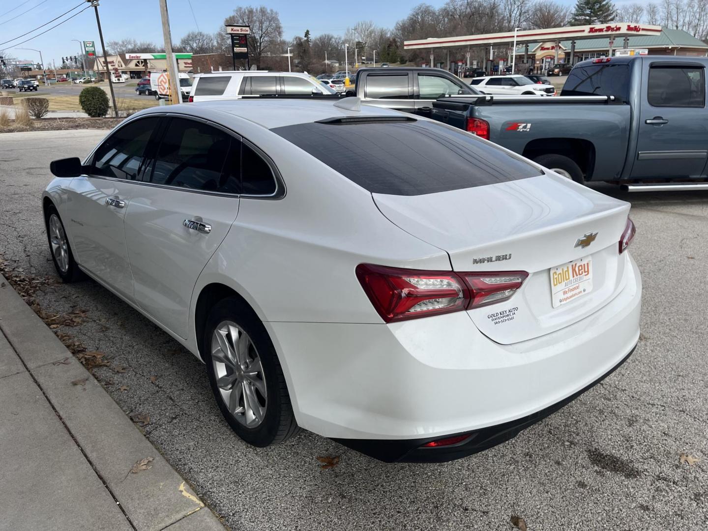 2021 Summit White Chevrolet Malibu FWD LT (1G1ZD5ST4MF) with an ECOTEC 1.5L I-4 gasoline direct injection engine, located at 1633 W Kimberly, Davenport, IA, 52806, (563) 323-5341, 41.559456, -90.598732 - Photo#3
