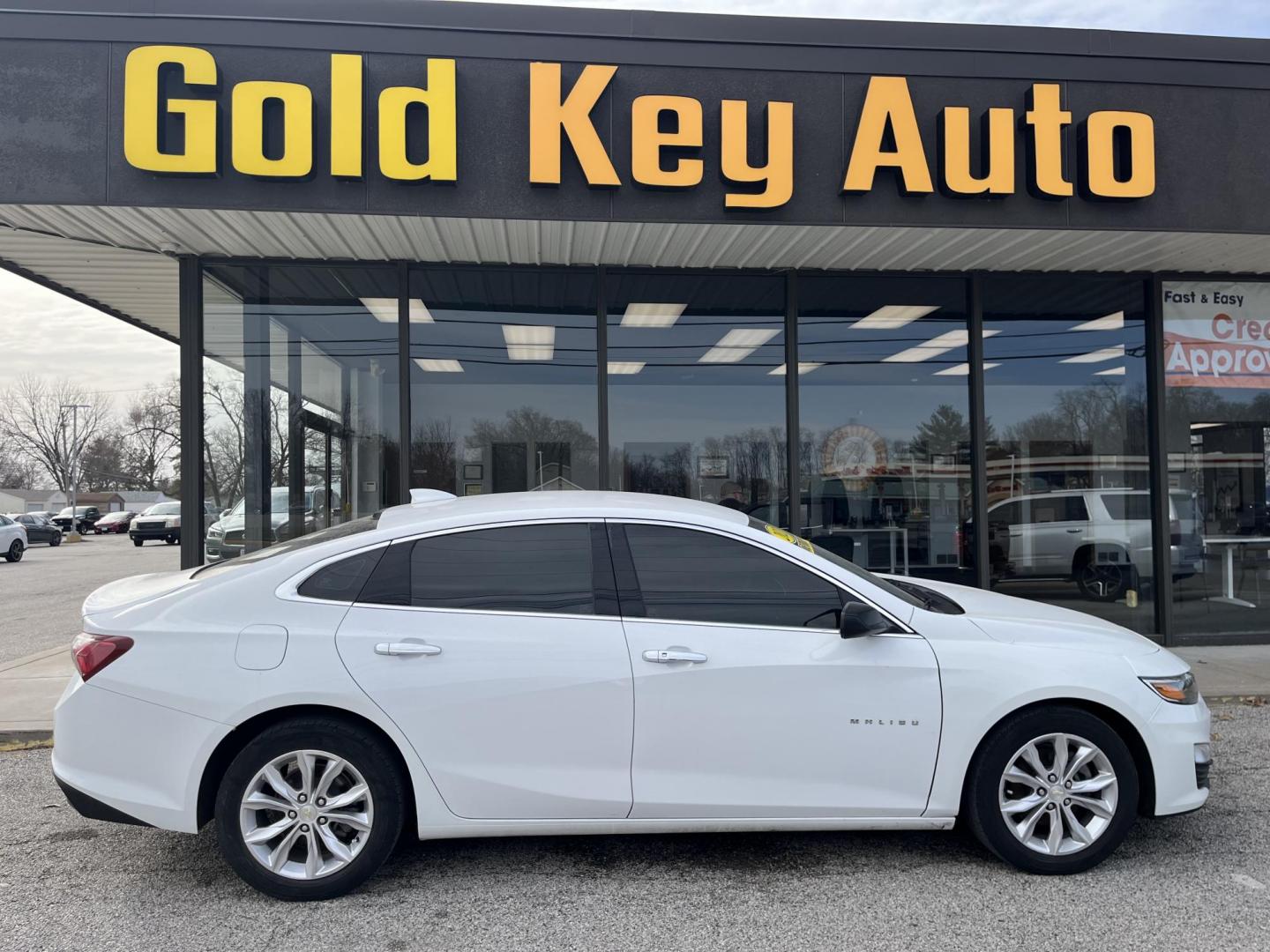 2021 Summit White Chevrolet Malibu FWD LT (1G1ZD5ST4MF) with an ECOTEC 1.5L I-4 gasoline direct injection engine, located at 1633 W Kimberly, Davenport, IA, 52806, (563) 323-5341, 41.559456, -90.598732 - Photo#0