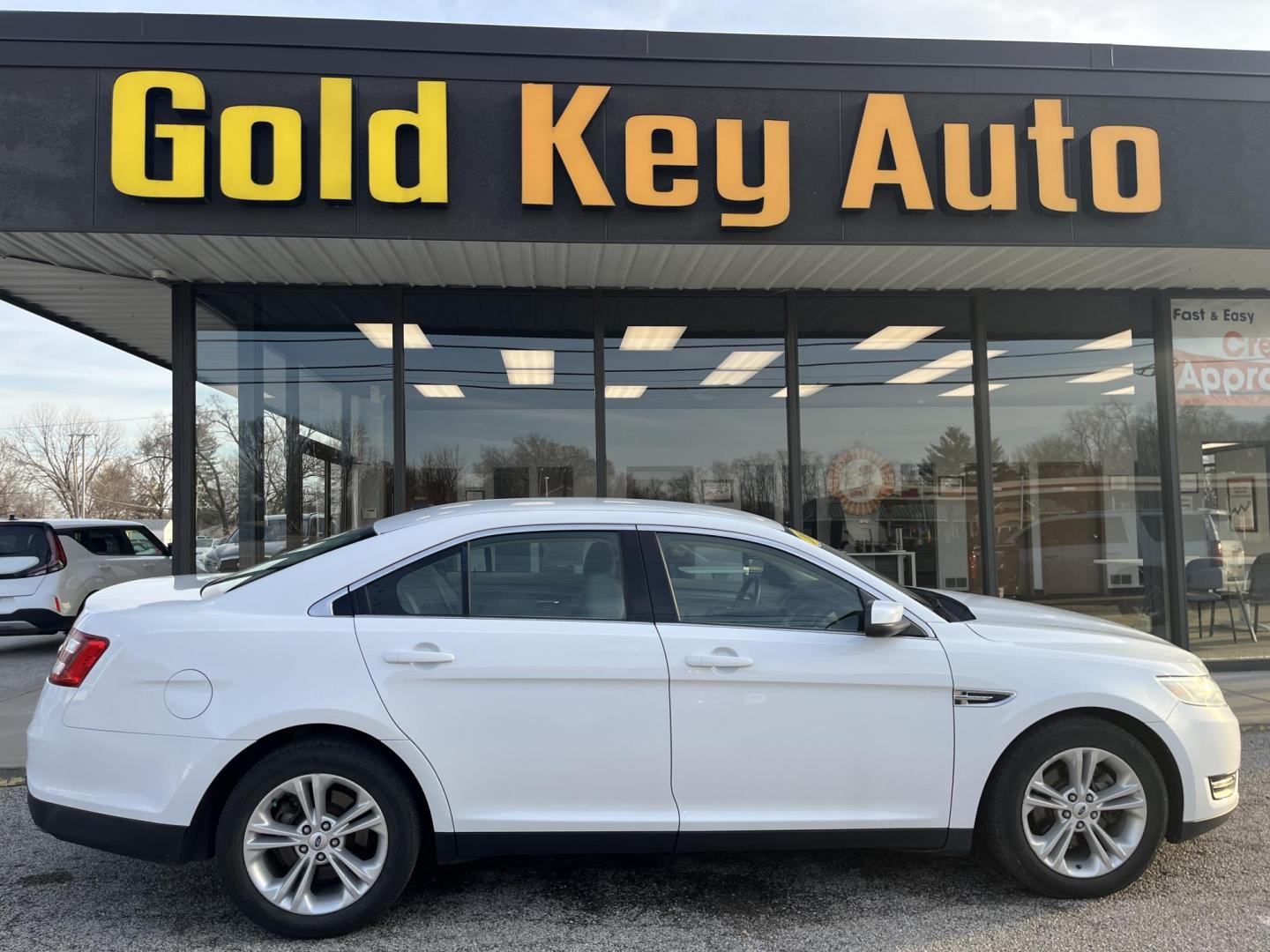 2013 Oxford White Ford Taurus SEL (1FAHP2E80DG) with an 3.5L V-6 DOHC engine, located at 1633 W Kimberly, Davenport, IA, 52806, (563) 323-5341, 41.559456, -90.598732 - Photo#0