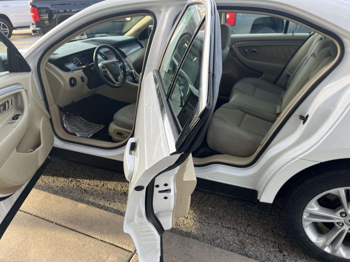 2013 Oxford White Ford Taurus SEL (1FAHP2E80DG) with an 3.5L V-6 DOHC engine, located at 1633 W Kimberly, Davenport, IA, 52806, (563) 323-5341, 41.559456, -90.598732 - Photo#8