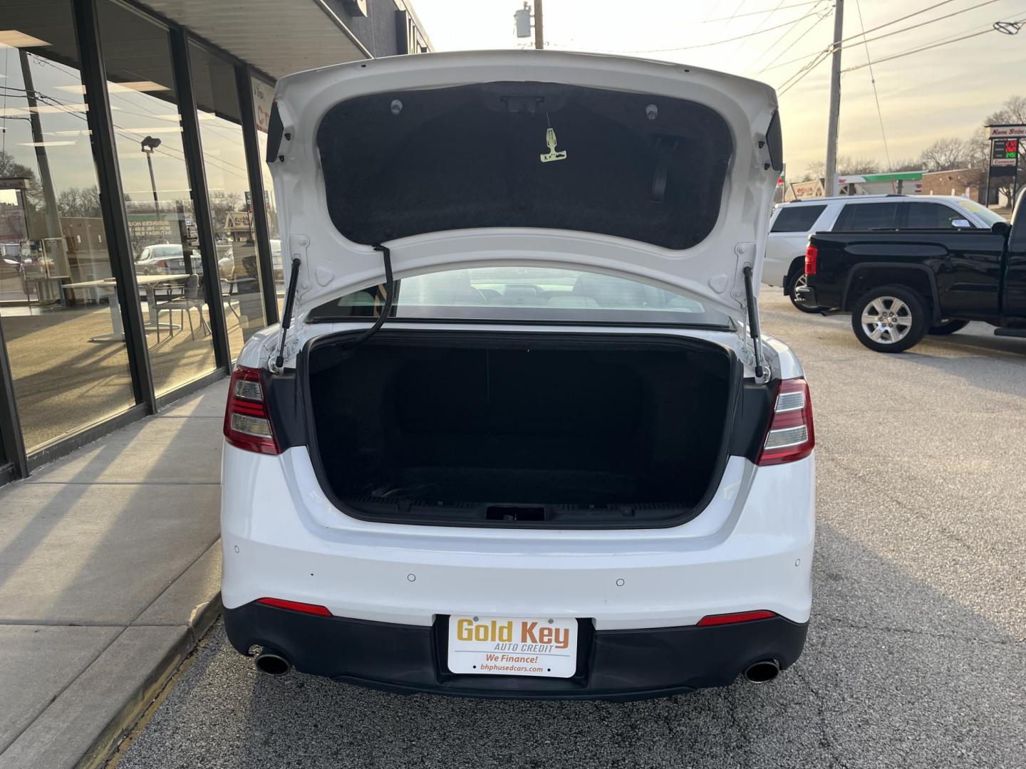 2013 Oxford White Ford Taurus SEL (1FAHP2E80DG) with an 3.5L V-6 DOHC engine, located at 1633 W Kimberly, Davenport, IA, 52806, (563) 323-5341, 41.559456, -90.598732 - Photo#5