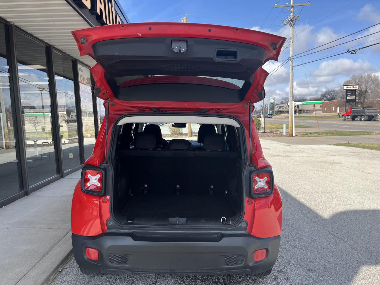 2018 Red Hot Jeep Renegade Latitude FWD (ZACCJABB8JP) with an 2.4L L4 DOHC 16V engine, 6M transmission, located at 1633 W Kimberly, Davenport, IA, 52806, (563) 323-5341, 41.559456, -90.598732 - Photo#5