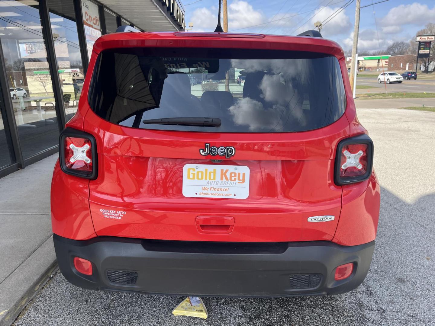 2018 Red Hot Jeep Renegade Latitude FWD (ZACCJABB8JP) with an 2.4L L4 DOHC 16V engine, 6M transmission, located at 1633 W Kimberly, Davenport, IA, 52806, (563) 323-5341, 41.559456, -90.598732 - Photo#4