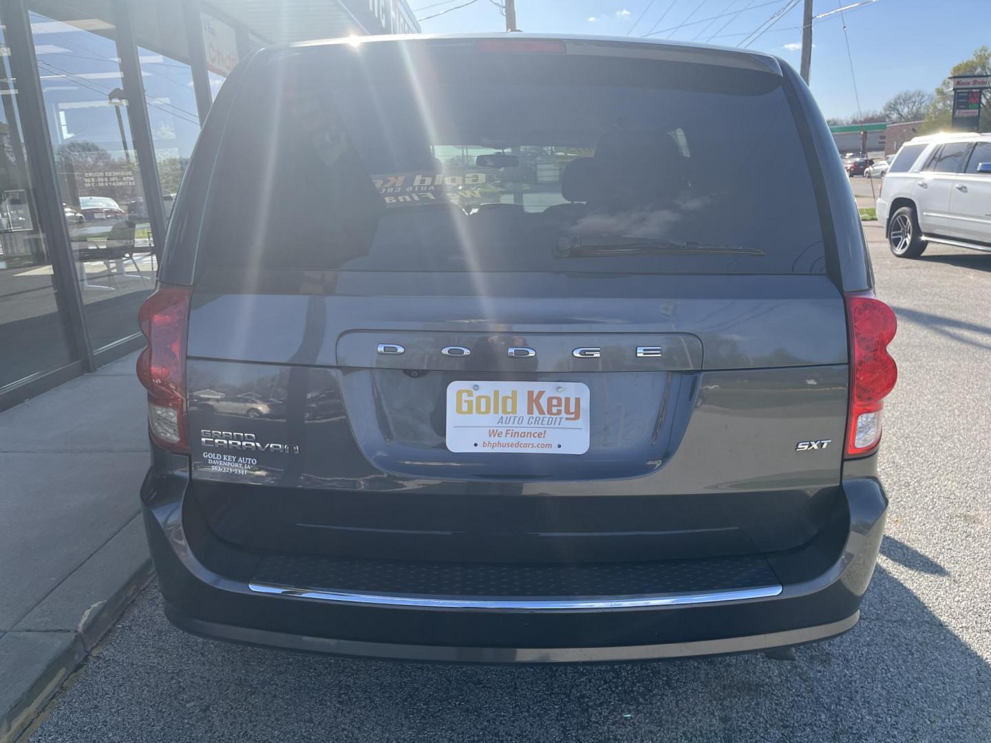 2015 Brilliant Black Crystal Pearlcoat Dodge Grand Caravan SXT (2C4RDGCG7FR) with an 3.6L V-6 DOHC engine, located at 1633 W Kimberly, Davenport, IA, 52806, (563) 323-5341, 41.559456, -90.598732 - Photo#3