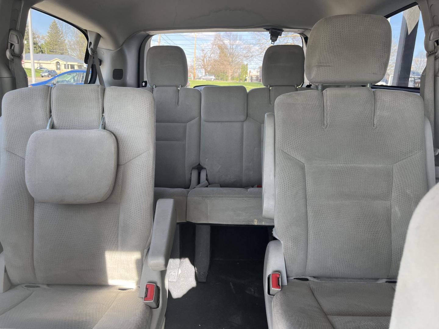 2015 Brilliant Black Crystal Pearlcoat Dodge Grand Caravan SXT (2C4RDGCG7FR) with an 3.6L V-6 DOHC engine, located at 1633 W Kimberly, Davenport, IA, 52806, (563) 323-5341, 41.559456, -90.598732 - Photo#8