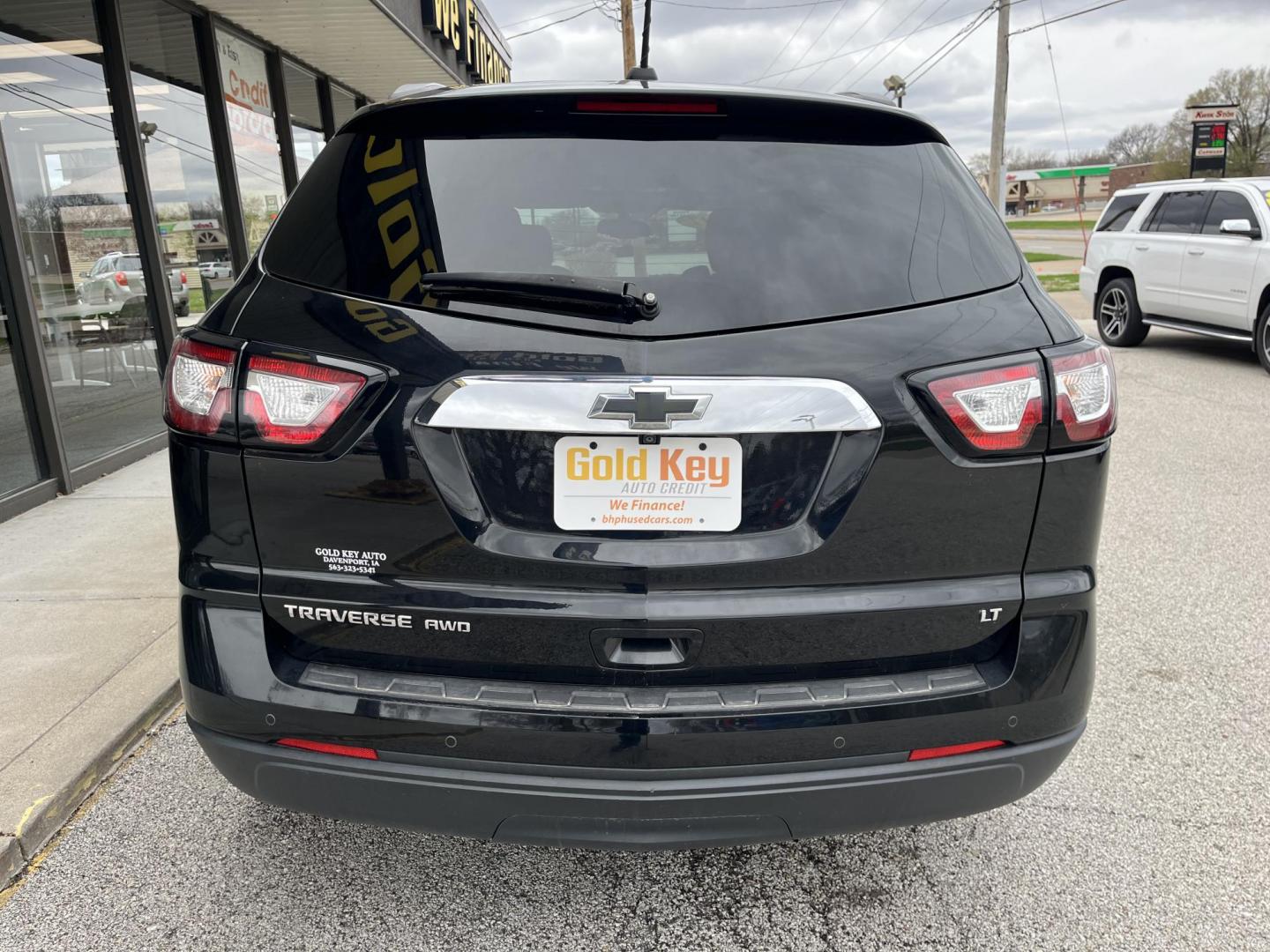 2017 Mosaic Black Metallic Chevrolet Traverse 1LT (1GNKVGKD0HJ) with an 3.6L V-6 gasoline direct injection engine, located at 1633 W Kimberly, Davenport, IA, 52806, (563) 323-5341, 41.559456, -90.598732 - Photo#4