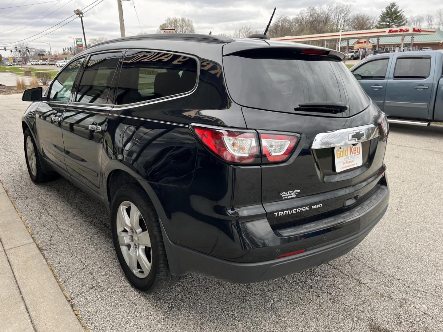 2017 Mosaic Black Metallic Chevrolet Traverse 1LT (1GNKVGKD0HJ) with an 3.6L V-6 gasoline direct injection engine, located at 1633 W Kimberly, Davenport, IA, 52806, (563) 323-5341, 41.559456, -90.598732 - Photo#3