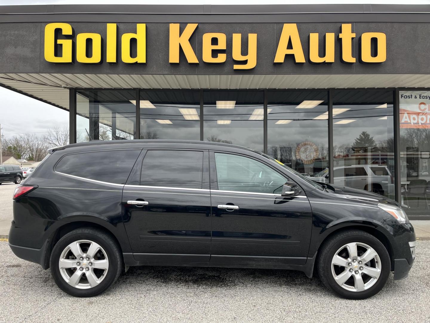 2017 Mosaic Black Metallic Chevrolet Traverse 1LT (1GNKVGKD0HJ) with an 3.6L V-6 gasoline direct injection engine, located at 1633 W Kimberly, Davenport, IA, 52806, (563) 323-5341, 41.559456, -90.598732 - Photo#0