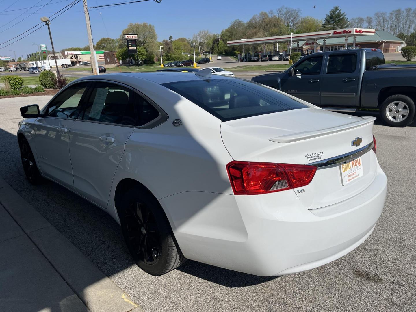2018 Summit White Chevrolet Impala 1LT (2G1105S30J9) with an Ecotec 2.5L I-4 gasoline direct injection engine, located at 1633 W Kimberly, Davenport, IA, 52806, (563) 323-5341, 41.559456, -90.598732 - Photo#3