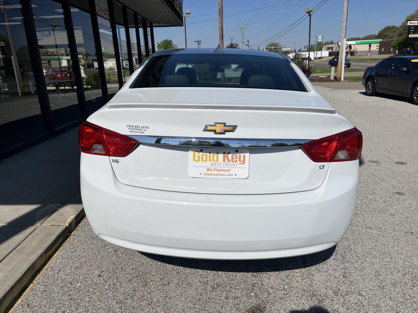 2018 Summit White Chevrolet Impala 1LT (2G1105S30J9) with an Ecotec 2.5L I-4 gasoline direct injection engine, located at 1633 W Kimberly, Davenport, IA, 52806, (563) 323-5341, 41.559456, -90.598732 - Photo#4