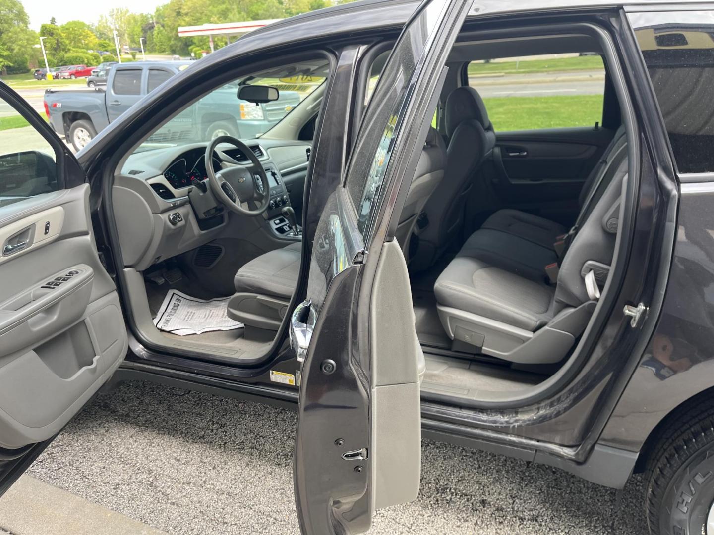 2017 Tungsten Metallic Chevrolet Traverse LS (1GNKRFEDXHJ) with an 3.6L V-6 gasoline direct injection engine, located at 1633 W Kimberly, Davenport, IA, 52806, (563) 323-5341, 41.559456, -90.598732 - Photo#8