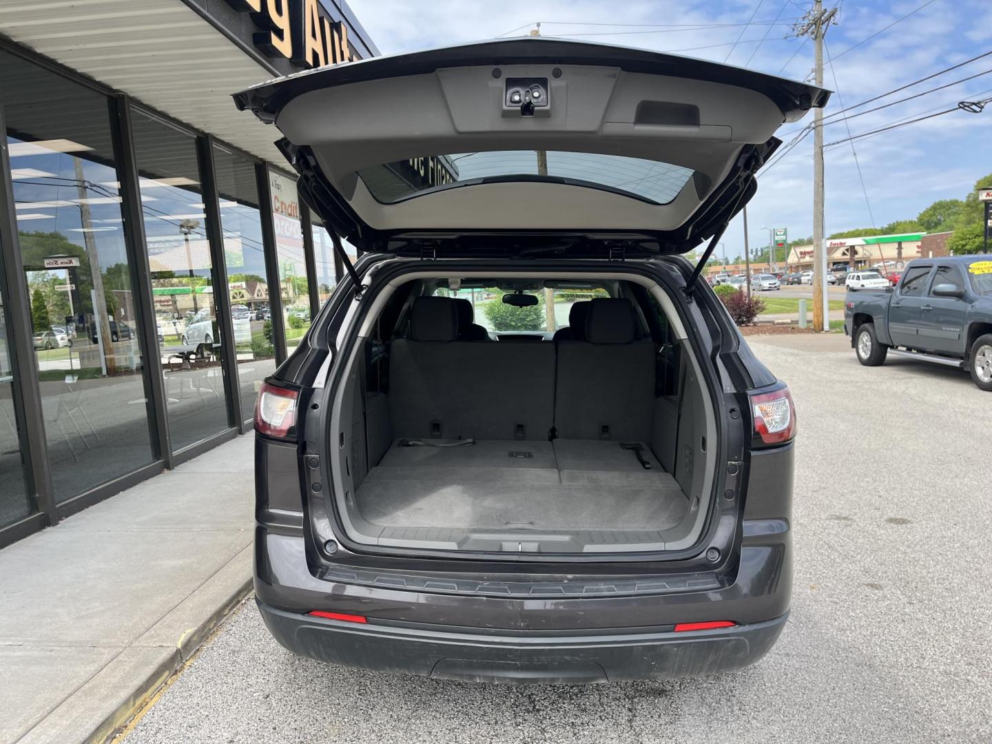 2017 Tungsten Metallic Chevrolet Traverse LS (1GNKRFEDXHJ) with an 3.6L V-6 gasoline direct injection engine, located at 1633 W Kimberly, Davenport, IA, 52806, (563) 323-5341, 41.559456, -90.598732 - Photo#5