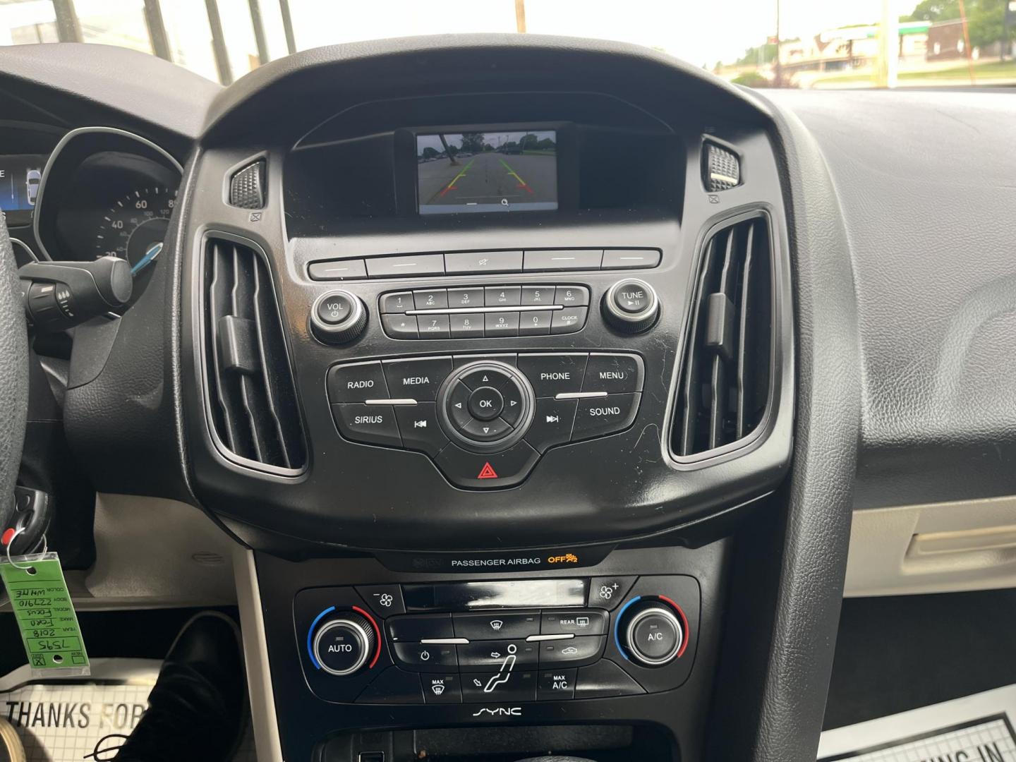 2018 Oxford White Ford Focus SE (1FADP3FE0JL) , located at 1633 W Kimberly, Davenport, IA, 52806, (563) 323-5341, 41.559456, -90.598732 - Photo#7