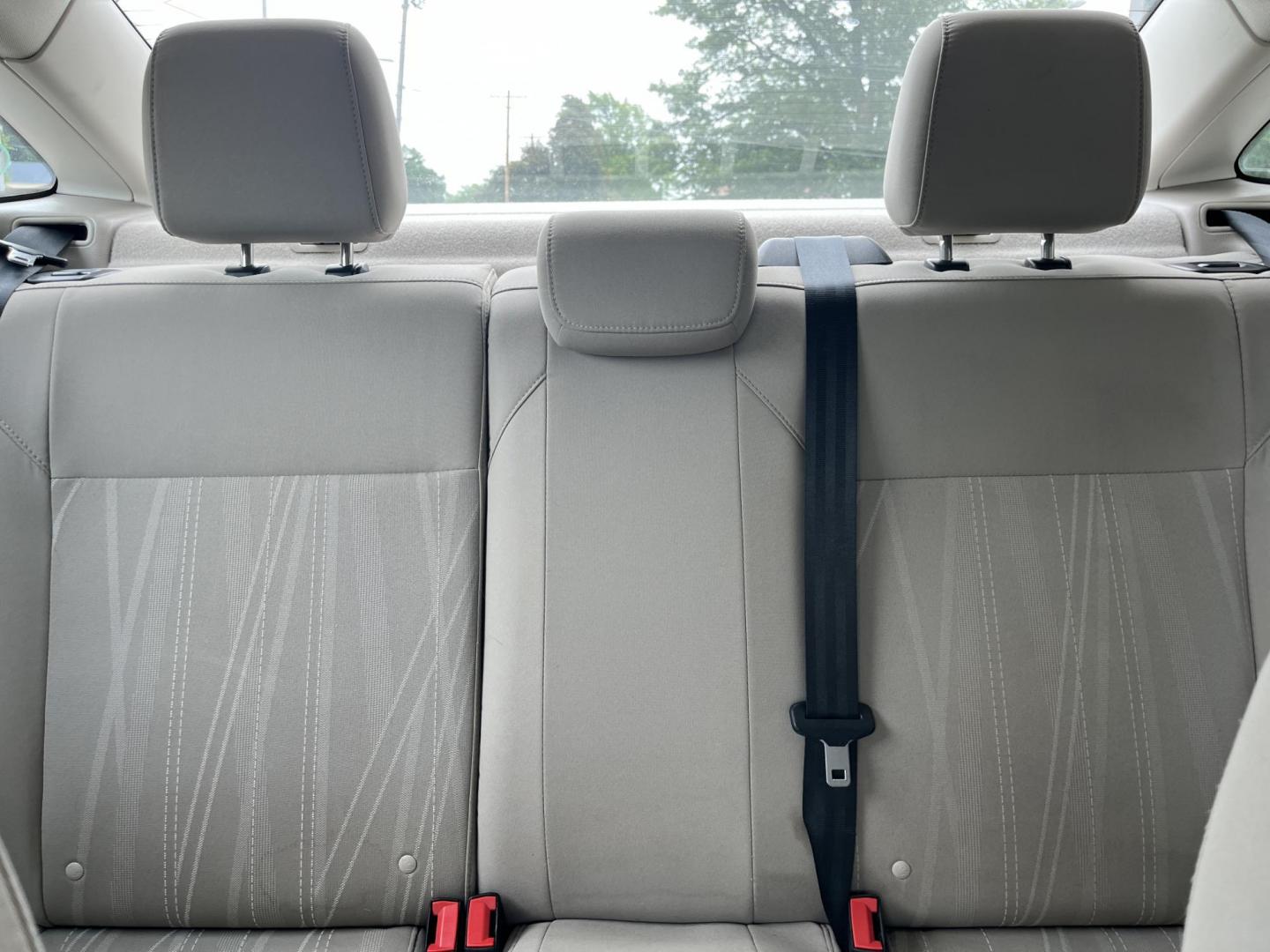 2018 Oxford White Ford Focus SE (1FADP3FE0JL) , located at 1633 W Kimberly, Davenport, IA, 52806, (563) 323-5341, 41.559456, -90.598732 - Photo#8