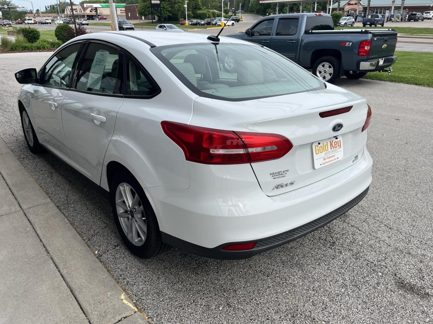 2018 Oxford White Ford Focus SE (1FADP3FE0JL) , located at 1633 W Kimberly, Davenport, IA, 52806, (563) 323-5341, 41.559456, -90.598732 - Photo#3
