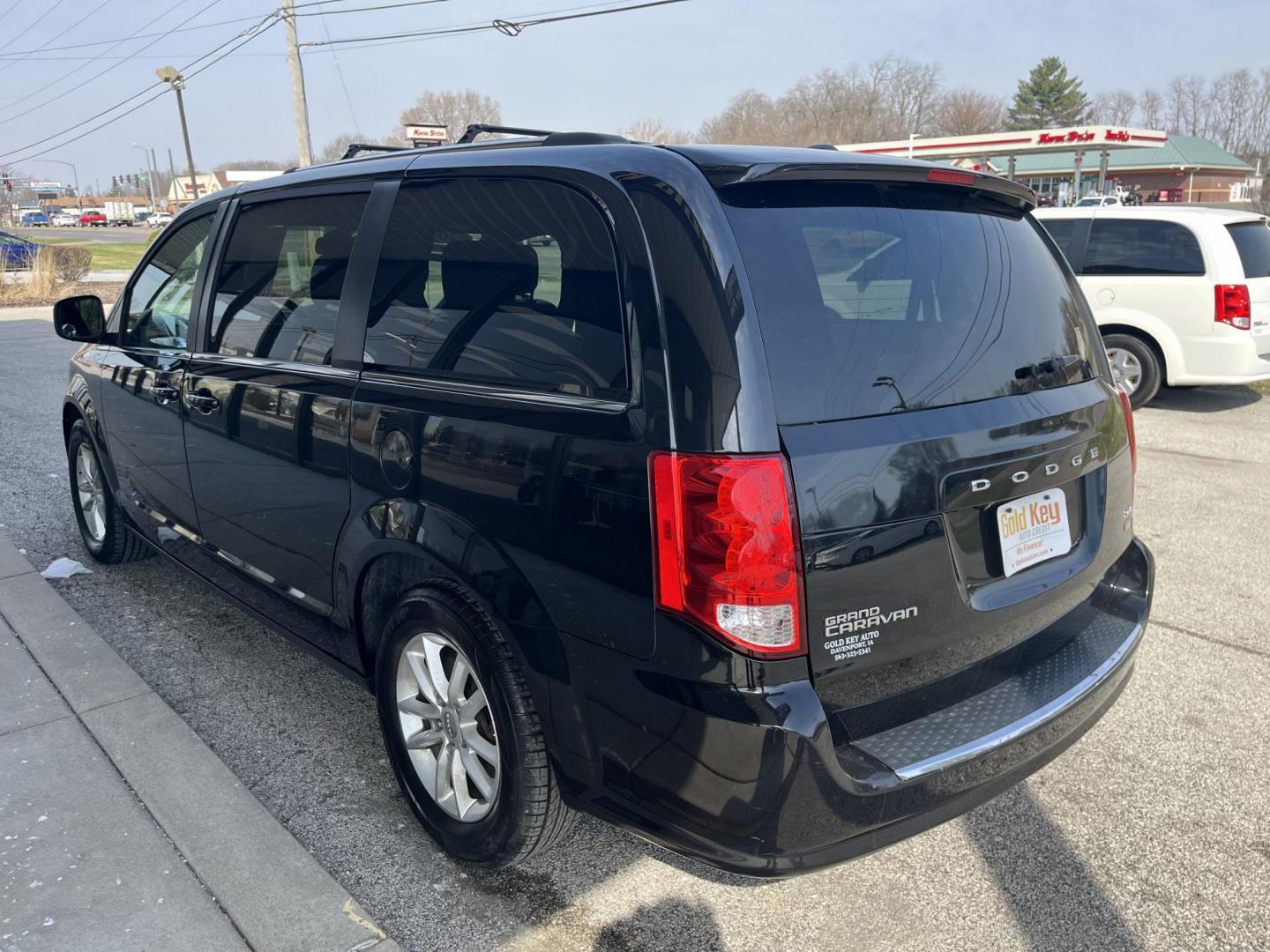 2018 Black Onyx Crystal P Dodge Grand Caravan SXT (2C4RDGCG1JR) with an Pentastar 3.6L V-6 D engine, located at 1633 W Kimberly, Davenport, IA, 52806, (563) 323-5341, 41.559456, -90.598732 - Photo#3