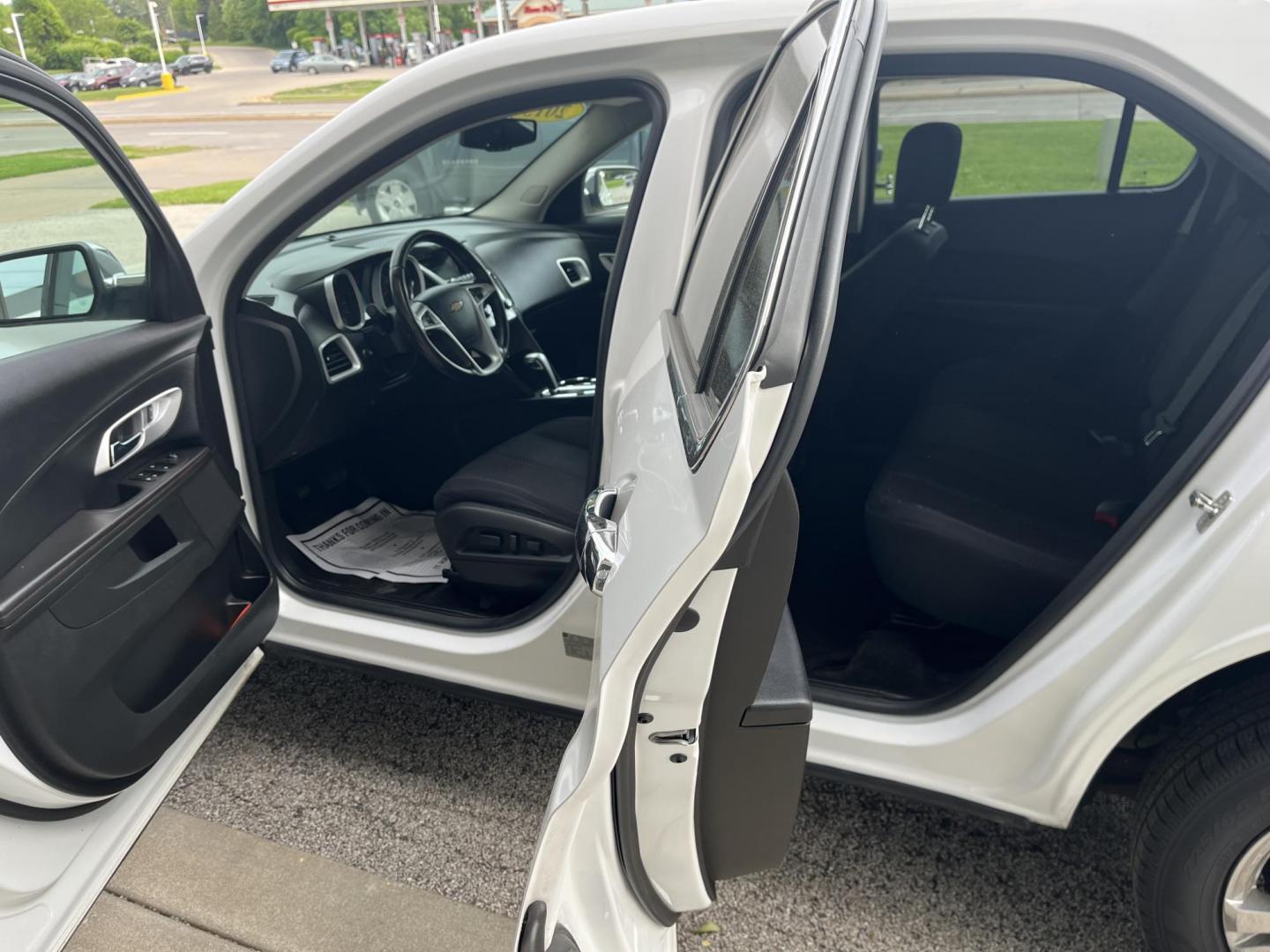2015 White Diamond Tricoat Chevrolet Equinox 1LT (2GNALBEK1F6) , located at 1633 W Kimberly, Davenport, IA, 52806, (563) 323-5341, 41.559456, -90.598732 - Photo#8