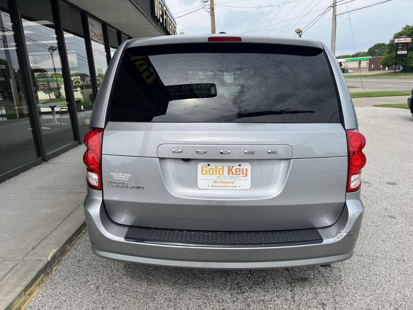 2018 Billet Clearcoat Dodge Grand Caravan SXT (2C4RDGCG1JR) with an Pentastar 3.6L V-6 DOHC engine, located at 1633 W Kimberly, Davenport, IA, 52806, (563) 323-5341, 41.559456, -90.598732 - Photo#4