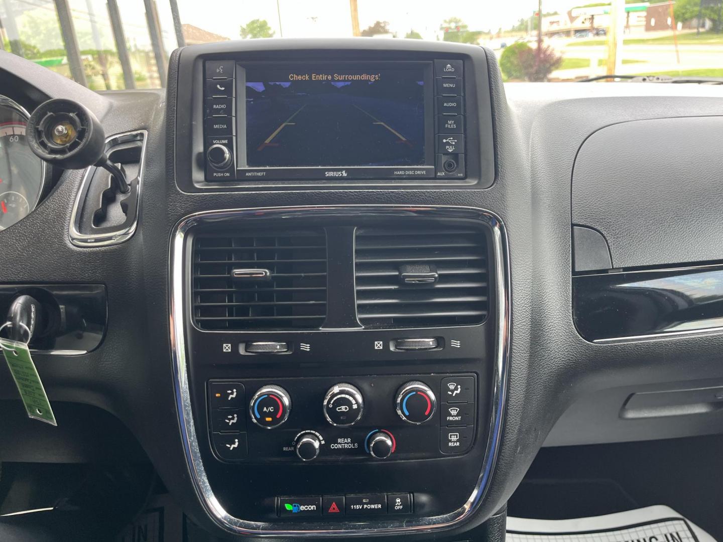 2018 Billet Clearcoat Dodge Grand Caravan SXT (2C4RDGCG1JR) with an Pentastar 3.6L V-6 DOHC engine, located at 1633 W Kimberly, Davenport, IA, 52806, (563) 323-5341, 41.559456, -90.598732 - Photo#7