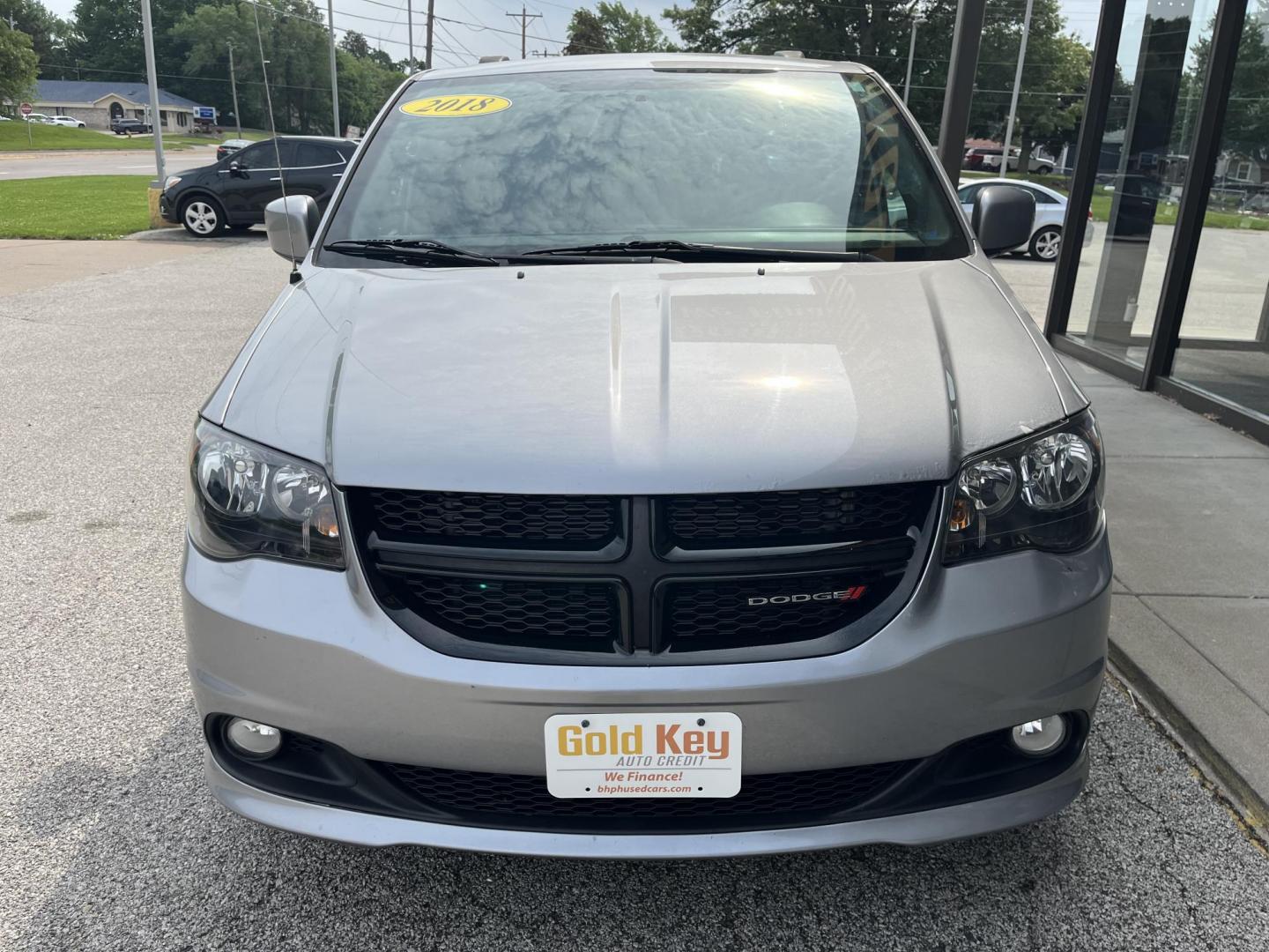 2018 Billet Clearcoat Dodge Grand Caravan SXT (2C4RDGCG1JR) with an Pentastar 3.6L V-6 DOHC engine, located at 1633 W Kimberly, Davenport, IA, 52806, (563) 323-5341, 41.559456, -90.598732 - Photo#1