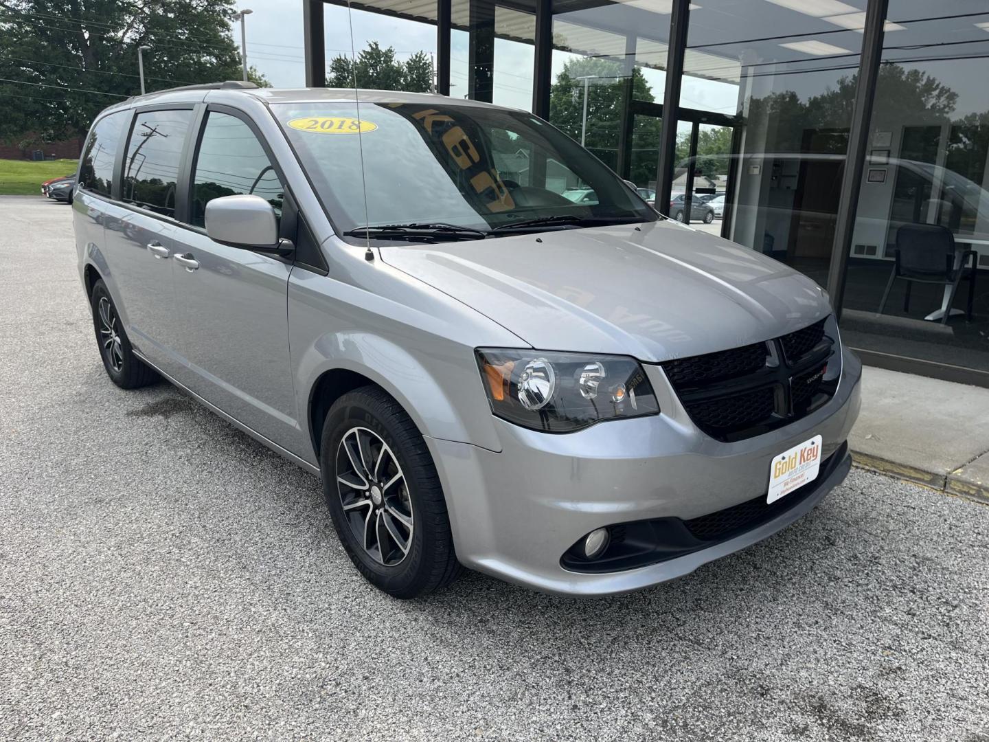 2018 Billet Clearcoat Dodge Grand Caravan SXT (2C4RDGCG1JR) with an Pentastar 3.6L V-6 DOHC engine, located at 1633 W Kimberly, Davenport, IA, 52806, (563) 323-5341, 41.559456, -90.598732 - Photo#2
