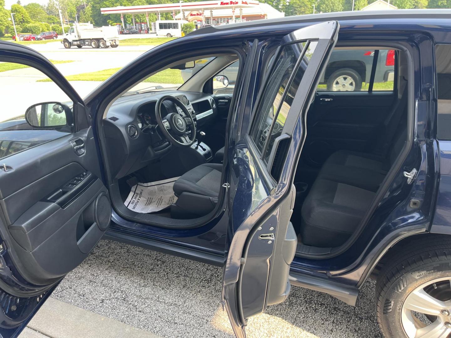 2016 True Blue Pearlcoat Jeep Compass Sport (1C4NJDBB9GD) with an 2.4L I-4 DOHC engine, located at 1633 W Kimberly, Davenport, IA, 52806, (563) 323-5341, 41.559456, -90.598732 - Photo#8
