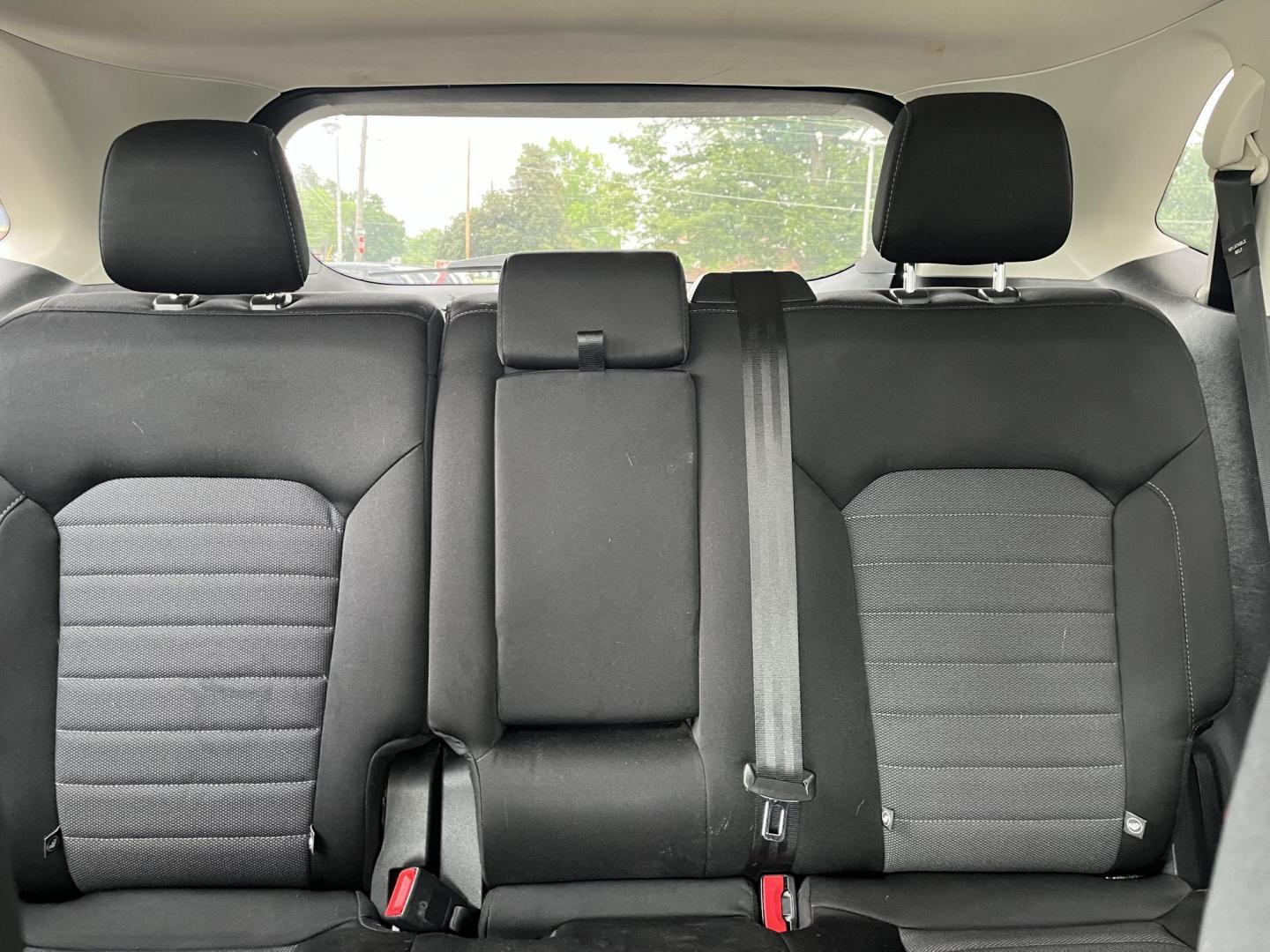 2018 Blue Metallic Ford Edge SE FWD (2FMPK3G95JB) with an 2.0L L4 DOHC 16V engine, 6-Speed Automatic transmission, located at 1633 W Kimberly, Davenport, IA, 52806, (563) 323-5341, 41.559456, -90.598732 - Photo#9