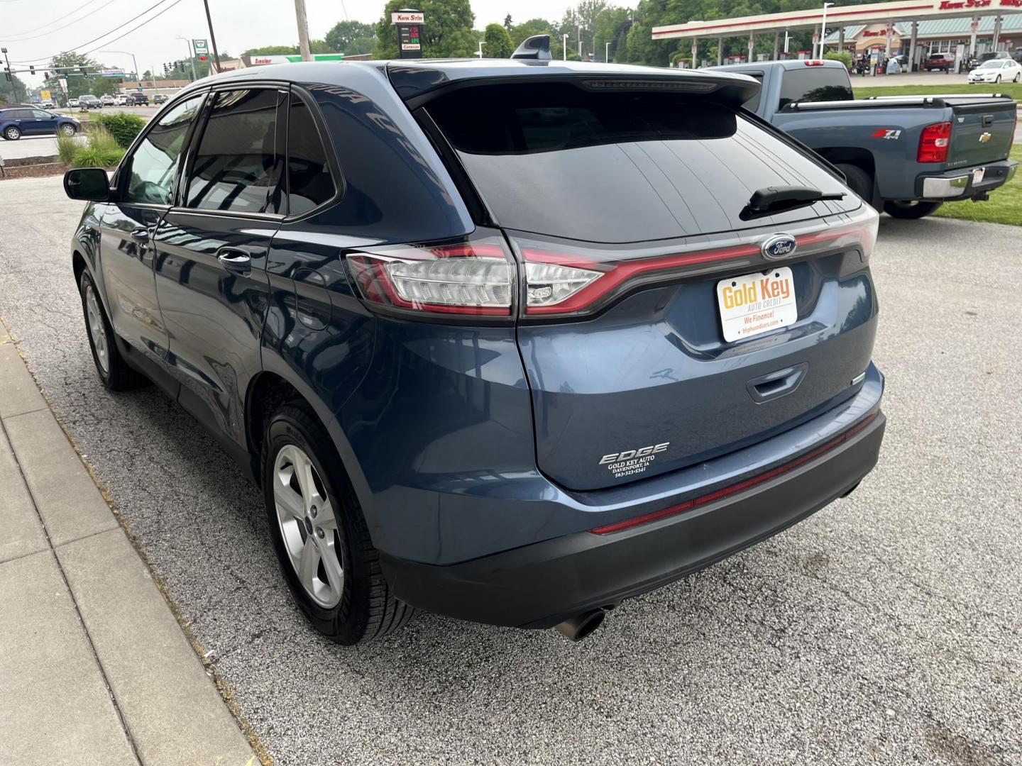 2018 Blue Metallic Ford Edge SE FWD (2FMPK3G95JB) with an 2.0L L4 DOHC 16V engine, 6-Speed Automatic transmission, located at 1633 W Kimberly, Davenport, IA, 52806, (563) 323-5341, 41.559456, -90.598732 - Photo#3