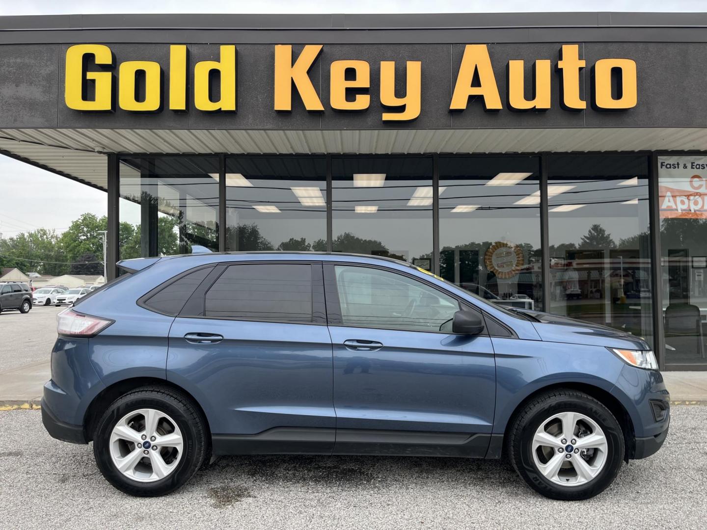 2018 Blue Metallic Ford Edge SE FWD (2FMPK3G95JB) with an 2.0L L4 DOHC 16V engine, 6-Speed Automatic transmission, located at 1633 W Kimberly, Davenport, IA, 52806, (563) 323-5341, 41.559456, -90.598732 - Photo#0
