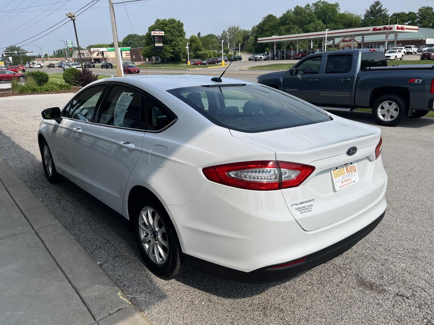 2016 Oxford White Ford Fusion S (3FA6P0G77GR) with an Duratec 2.5L I-4 DOHC engine, located at 1633 W Kimberly, Davenport, IA, 52806, (563) 323-5341, 41.559456, -90.598732 - Photo#3