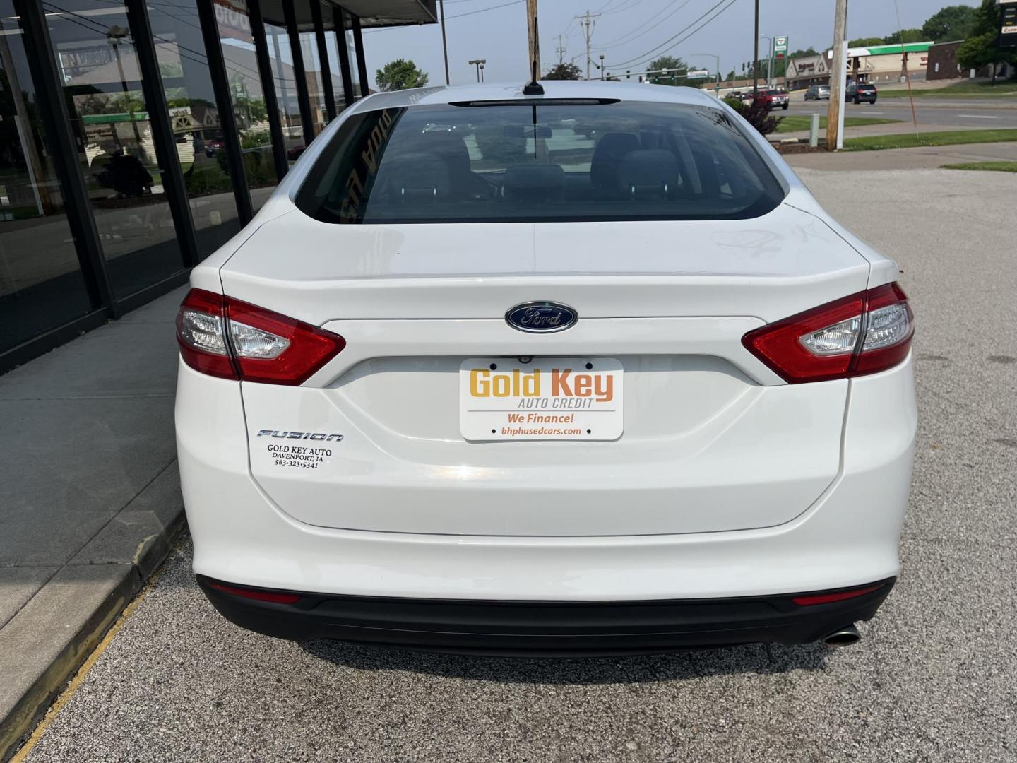 2016 Oxford White Ford Fusion S (3FA6P0G77GR) with an Duratec 2.5L I-4 DOHC engine, located at 1633 W Kimberly, Davenport, IA, 52806, (563) 323-5341, 41.559456, -90.598732 - Photo#4