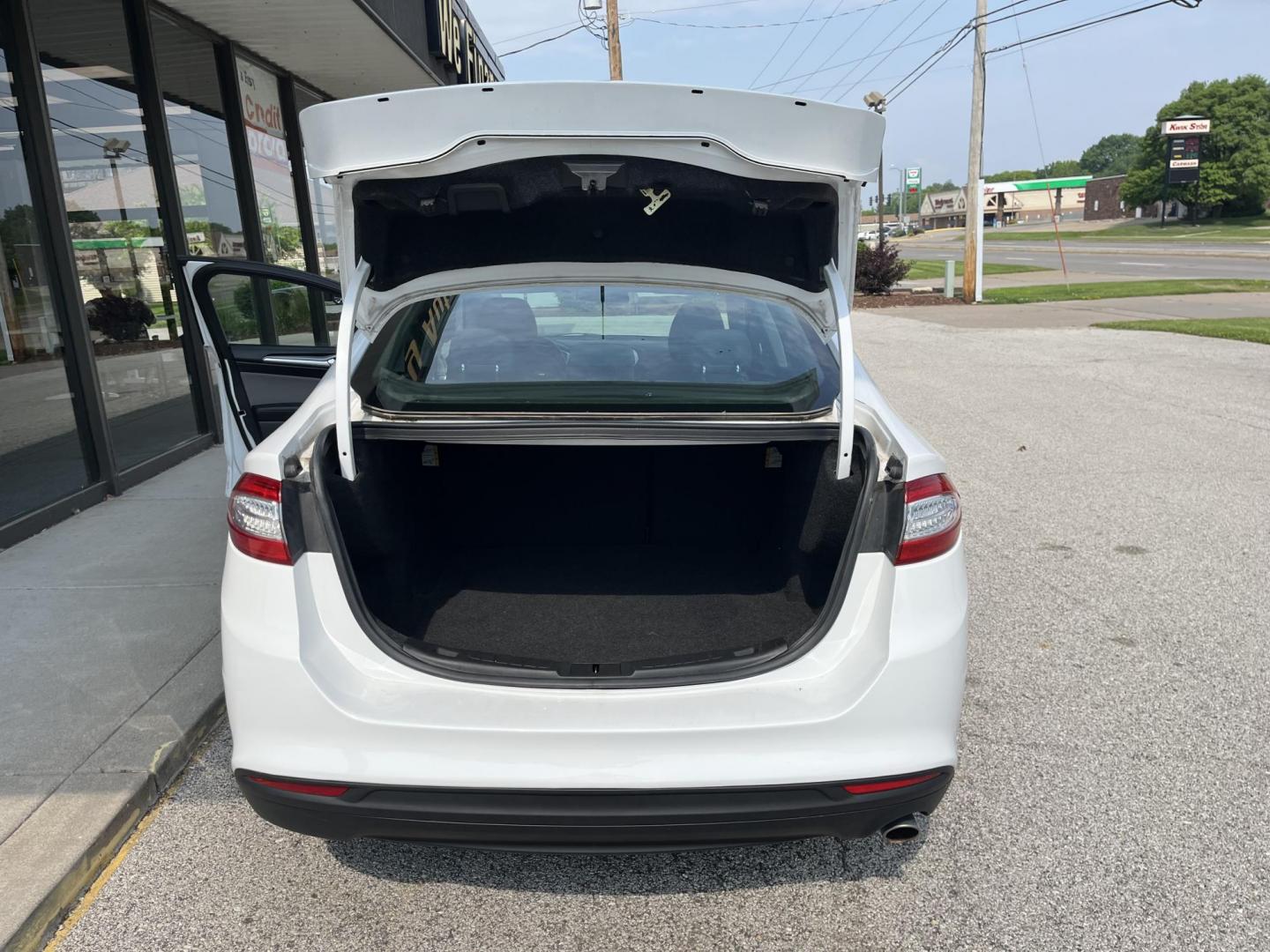 2016 Oxford White Ford Fusion S (3FA6P0G77GR) with an Duratec 2.5L I-4 DOHC engine, located at 1633 W Kimberly, Davenport, IA, 52806, (563) 323-5341, 41.559456, -90.598732 - Photo#5