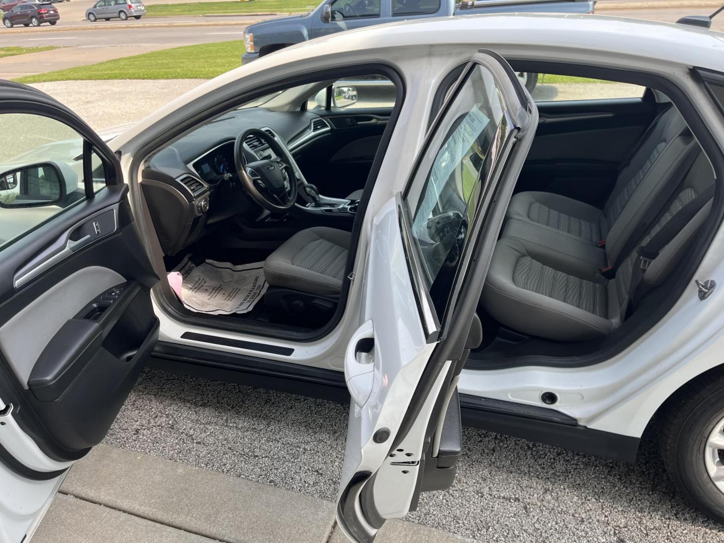 2016 Oxford White Ford Fusion S (3FA6P0G77GR) with an Duratec 2.5L I-4 DOHC engine, located at 1633 W Kimberly, Davenport, IA, 52806, (563) 323-5341, 41.559456, -90.598732 - Photo#8