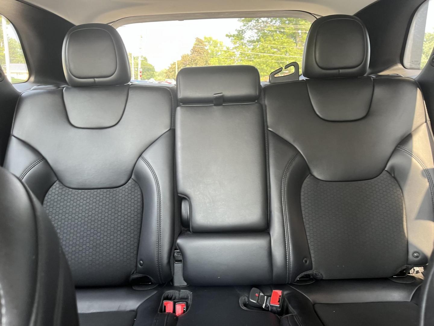 2019 Race Red Jeep Cherokee Latitude Plus 4WD (1C4PJMLX4KD) with an 3.2L V6 DOHC 24V engine, 9A transmission, located at 1633 W Kimberly, Davenport, IA, 52806, (563) 323-5341, 41.559456, -90.598732 - Photo#9